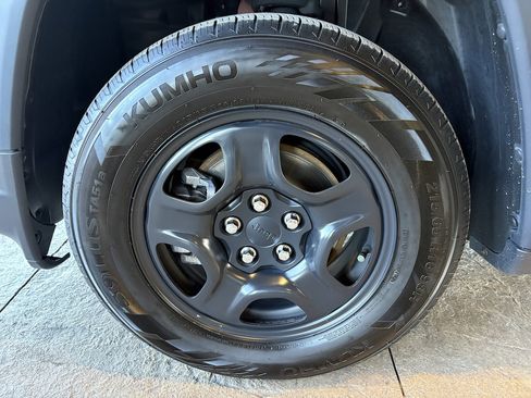 Used 2018 Jeep Compass Sport image 10