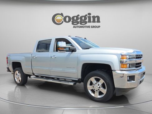 Used 2018 Chevrolet Silverado 2500 LTZ w/ Vortec Plus Package AWD/4WD image 7