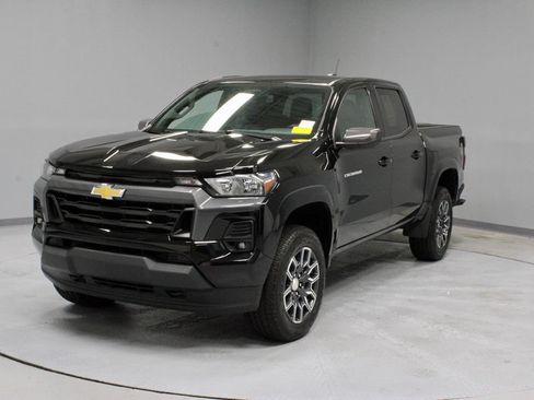 Used 2023 Chevrolet Colorado LT w/ LT Convenience Package II AWD/4WD image 5