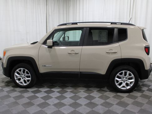 Used 2016 Jeep Renegade Latitude w/ Cold Weather Group image 32