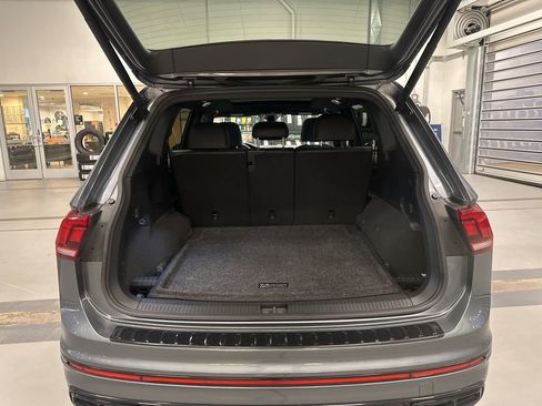 Certified 2022 Volkswagen Tiguan SE R-Line image 4