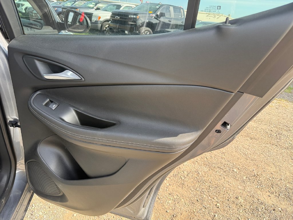 Used 2020 Buick Encore GX Preferred w/ Cold Weather Comfort Package AWD/4WD image 37