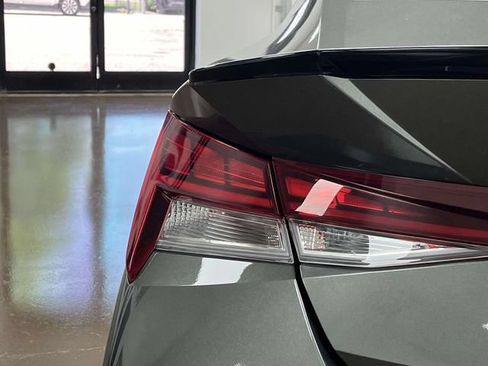 Certified 2025 Hyundai Elantra SEL FWD image 10