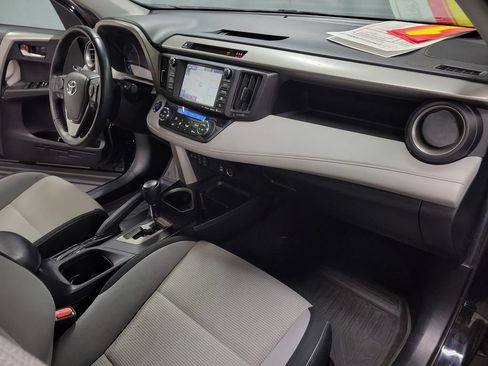 Used 2018 Toyota RAV4 XLE FWD image 23