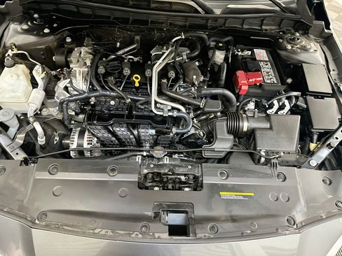 Used 2025 Nissan Altima 2.5 SV FWD image 33