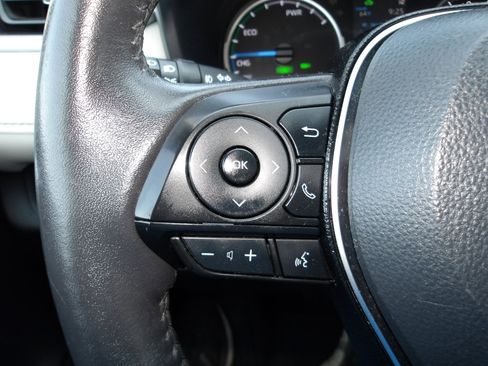 Used 2021 Toyota RAV4 XLE image 16