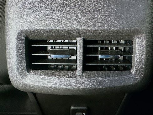 Used 2024 Chevrolet Equinox LT image 24