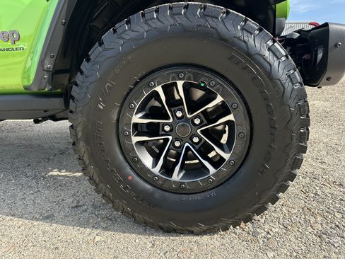 Used 2025 Jeep Wrangler Unlimited Rubicon AWD/4WD image 13