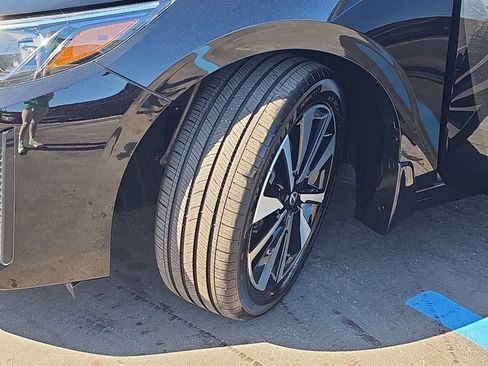 Used 2024 Nissan Sentra SV w/ SV Premium Package image 32