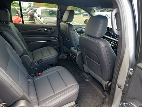Used 2024 Chevrolet Traverse LT AWD/4WD image 31