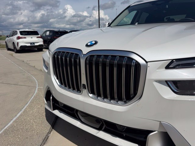 Used 2027 BMW X7 xDrive40i w/ Premium Package AWD/4WD image 2