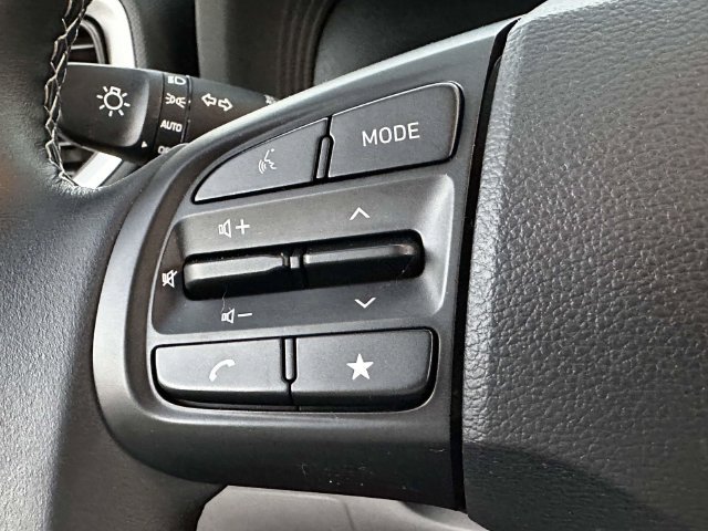 Used 2024 Hyundai Venue SEL FWD image 28