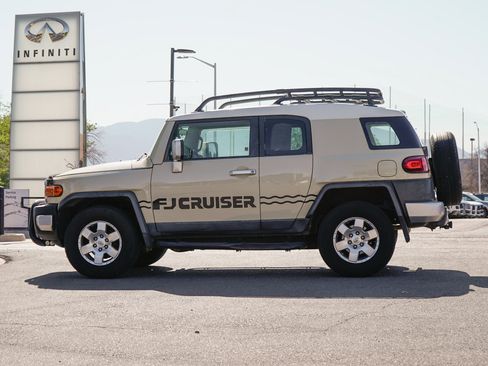 Used 2008 Toyota FJ Cruiser 4WD image 7