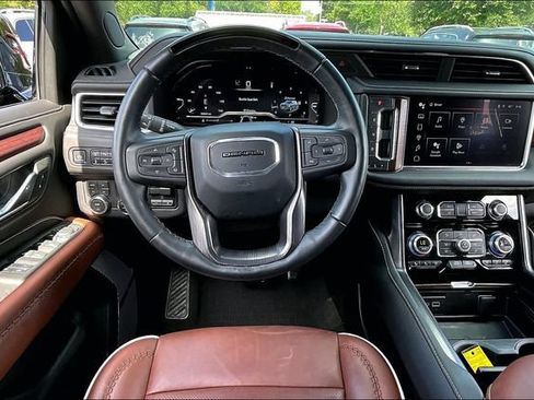 Used 2023 GMC Yukon Denali Ultimate w/ LPO, Floor Liner Package AWD/4WD image 8