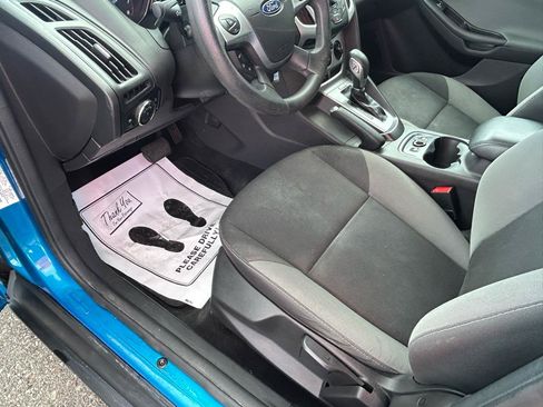 Used 2014 Ford Focus SE w/ SE Winter Package FWD image 10