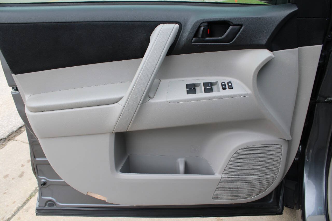 Used 2011 Toyota Highlander 2WD image 12