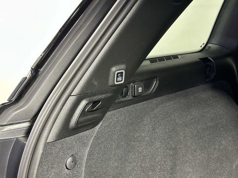 Used 2023 Jeep Grand Cherokee Overland w/ Luxury Tech Group IV image 36