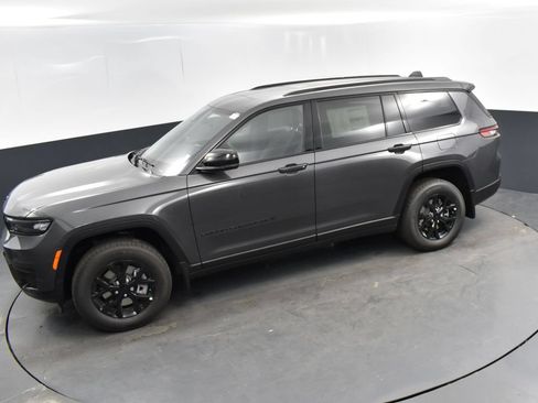 Used 2025 Jeep Grand Cherokee L Altitude AWD/4WD image 43