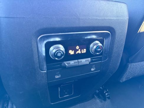 Used 2021 GMC Yukon SLT AWD/4WD image 17