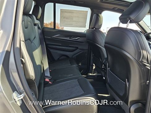 New 2025 Jeep Grand Cherokee Altitude image 15