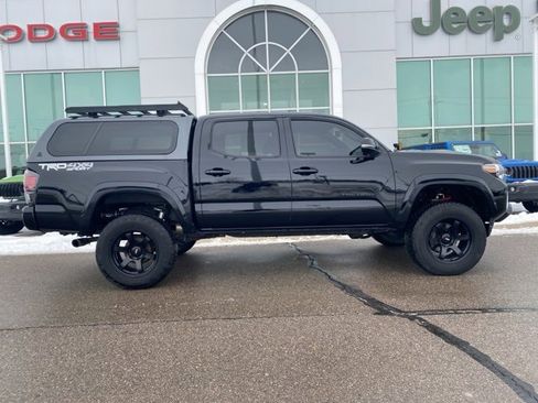 Used 2020 Toyota Tacoma TRD Off-Road image 4