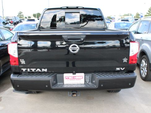 Used 2021 Nissan Titan SV w/ SV Convenience Package RWD image 7