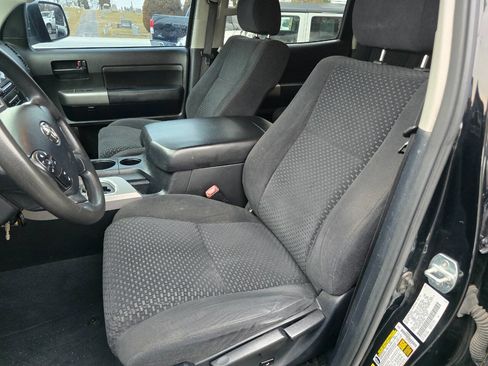 Used 2013 Toyota Tundra Grade 4x4 4dr CrewMax Cab Pick image 11