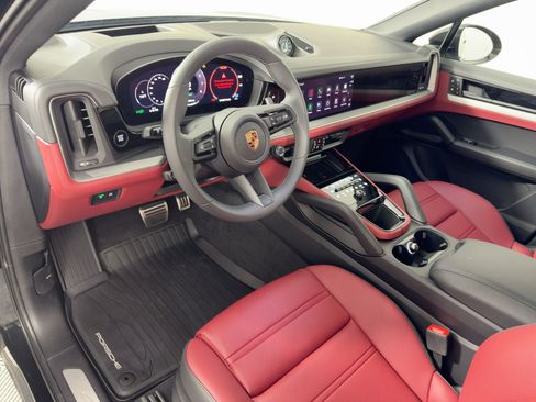 New 2025 Porsche Cayenne S AWD/4WD image 4