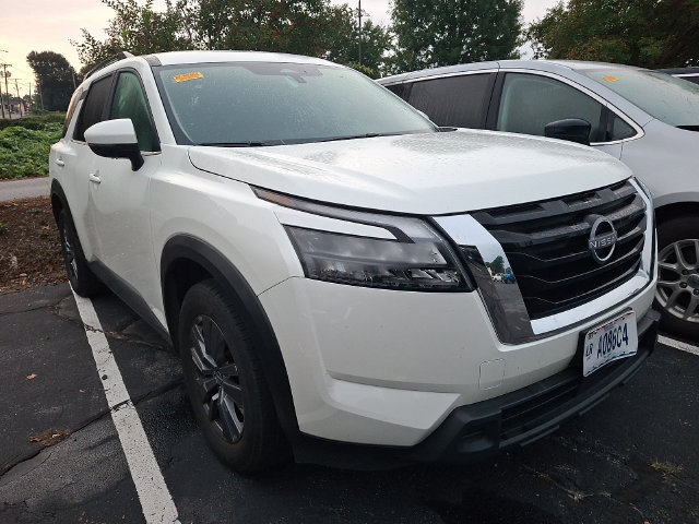Used 2024 Nissan Pathfinder SV AWD/4WD image 3