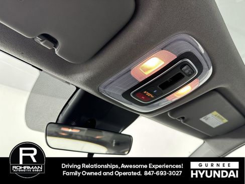 Used 2022 Hyundai Elantra SEL w/ Convenience + Premium Package image 11