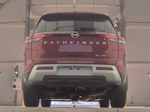 Certified 2024 Nissan Pathfinder SL image 6
