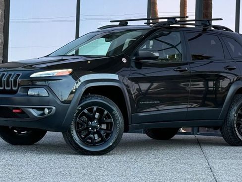 Used 2015 Jeep Cherokee Trailhawk w/ Leather Interior Group AWD/4WD image 3
