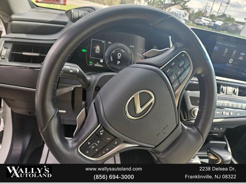 Used 2022 Lexus ES 300h w/ Premium Package image 16