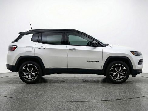 Used 2025 Jeep Compass Limited image 8