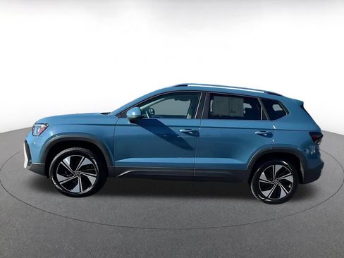 Used 2026 Volkswagen Taos SE AWD/4WD image 7