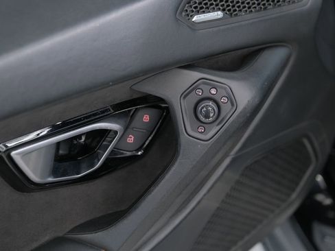 Used 2020 Lamborghini Huracan EVO image 39
