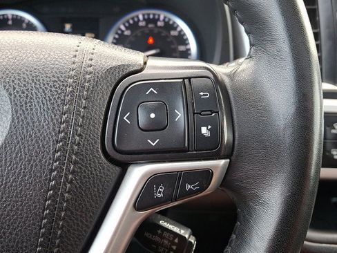 Used 2019 Toyota Highlander SE AWD/4WD image 25