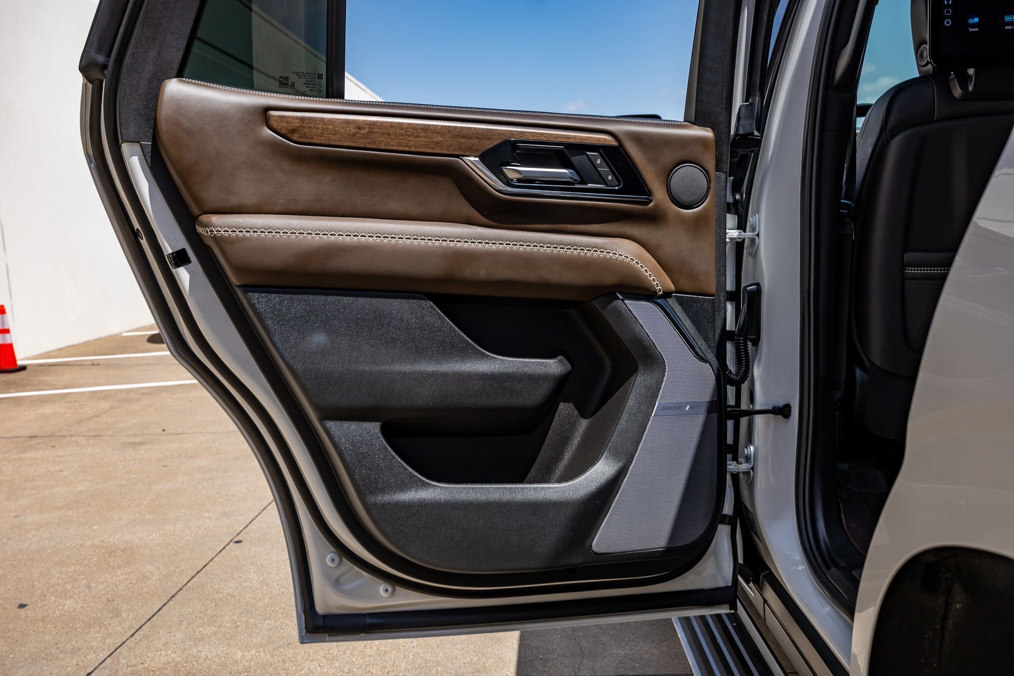 Used 2025 GMC Yukon Denali Ultimate AWD/4WD image 41