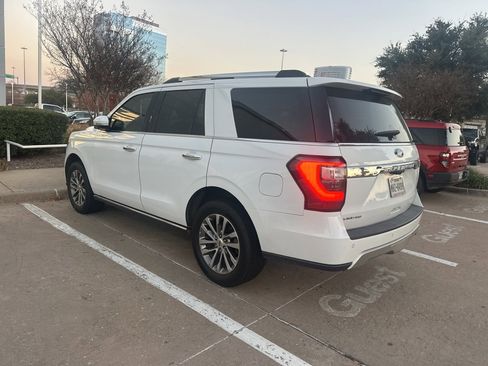 Used 2018 Ford Expedition Limited image 4