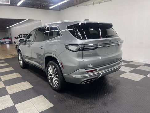 Used 2026 Buick Enclave Avenir image 2