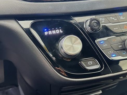Used 2020 Chrysler Pacifica Touring-L w/ Advanced Safetytec Group AWD/4WD image 17