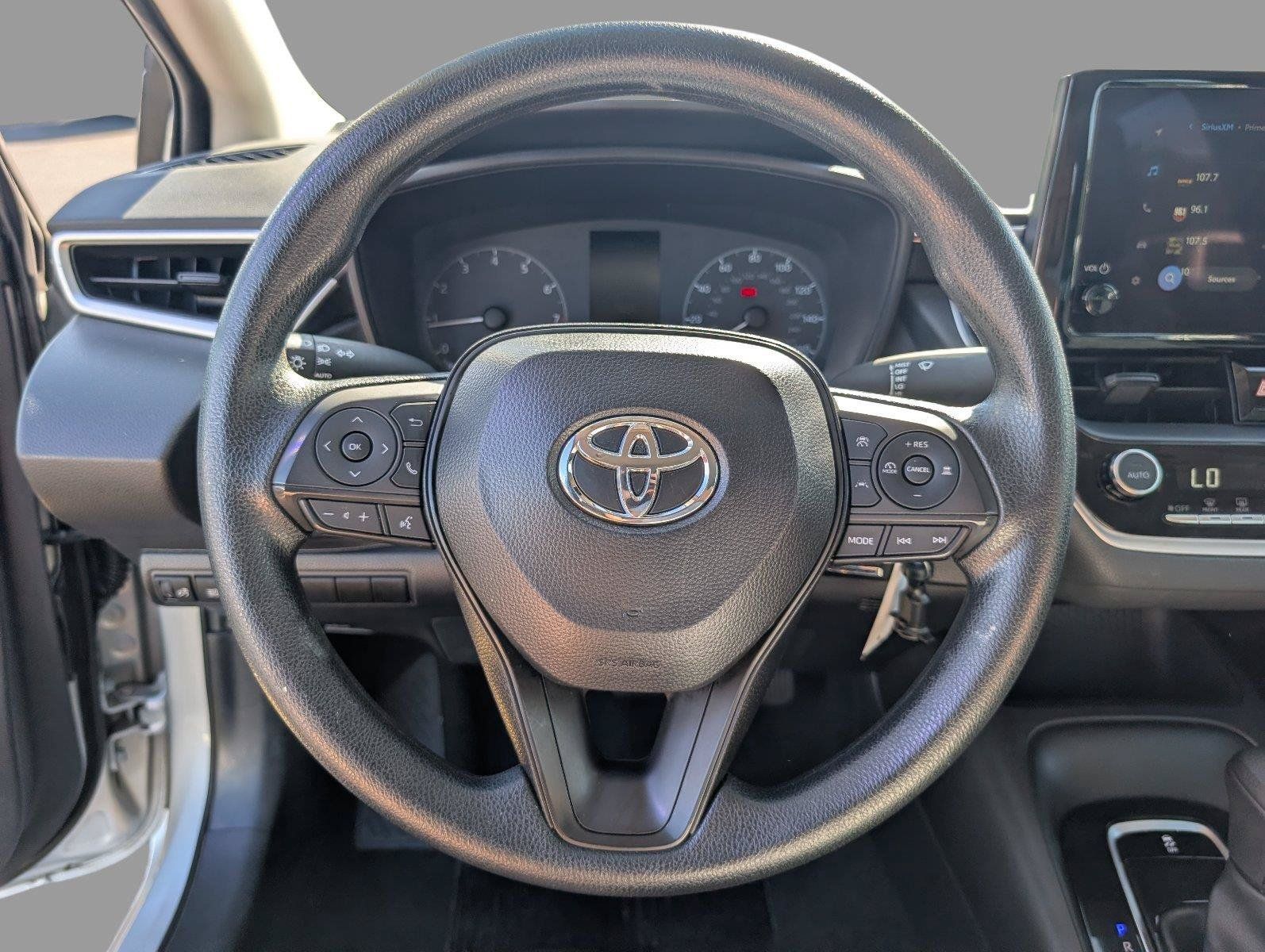 Used 2025 Toyota Corolla LE FWD image 27
