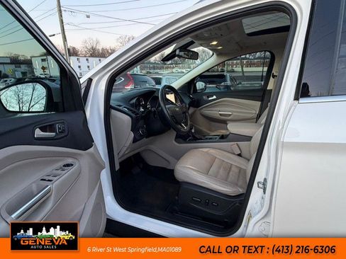 Used 2017 Ford Escape Titanium image 9