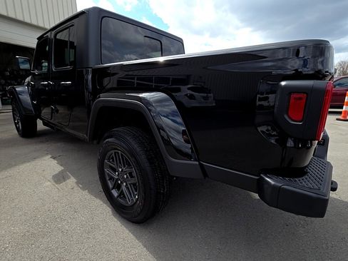 New 2026 Jeep Gladiator Sport image 8