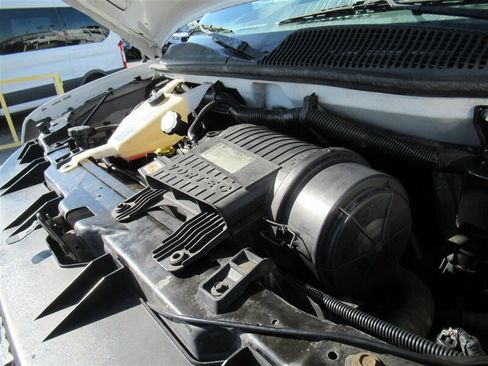 Used 2014 Chevrolet Express 2500 image 29
