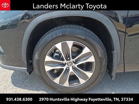 Used 2022 Toyota Highlander XLE AWD/4WD image 10