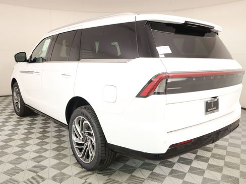 New 2026 Lincoln Navigator Reserve image 24