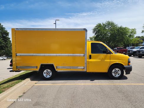 Used 2019 GMC Savana 3500 w/ Driver Convenience Package RWD image 8