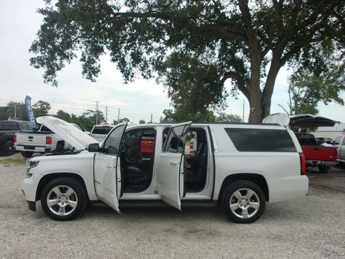 Used 2016 Chevrolet Suburban LT w/ Luxury Package RWD image 10