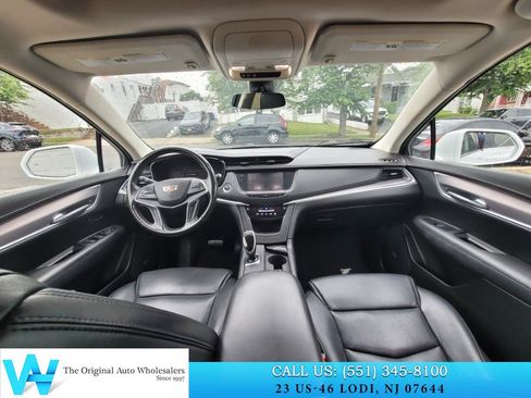 Used 2018 Cadillac XT5 Luxury w/ Driver Awareness Package FWD image 9